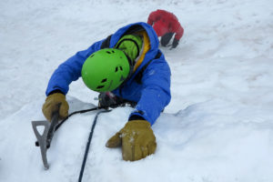 Durante il corso di Alta Montagna provando tecniche di arrampicata con acquasantiera