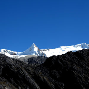 Pico del norte e Nevado Illampu in Bolivia lungo il trekking dell'Illampu