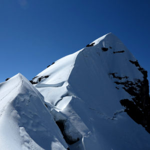 La cresta finale del Pequeno Alpamayo in Bolivia