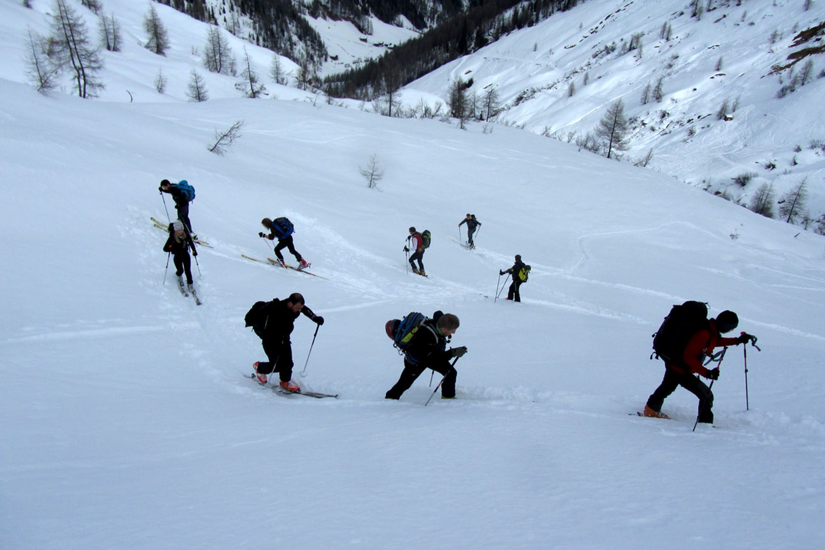 Inversioni in salita durante una gita di sci alpinismo
