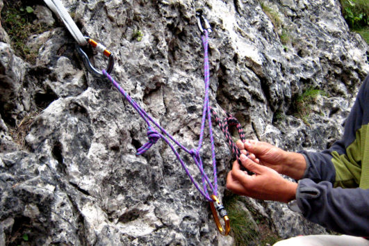 Manovre di corda durante stage e corsi di alpinismo