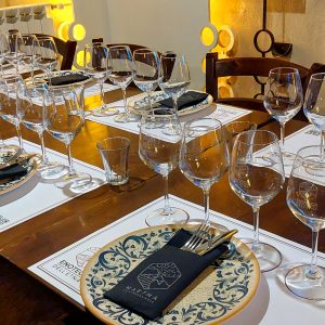 tavola imbandita per la degustazione - scialpinismo etna