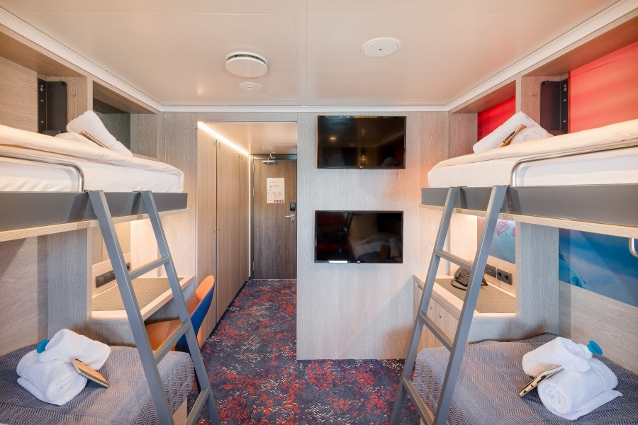 On board of Hondius - Quadruple Porthole Cabin © Ivan Ivanisevic