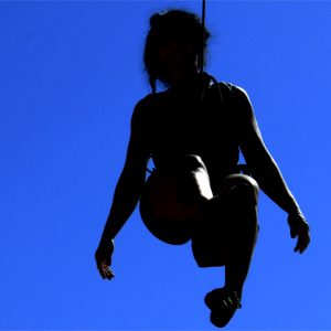 Calata da un tiro di arrampicata sportiva in Sardegna