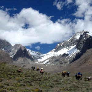 Vista sulle cime dell'Aconcagua salendo verso il CB