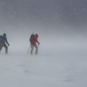 Bufera di vento presso la vetta - Norvegia, Uloytinden