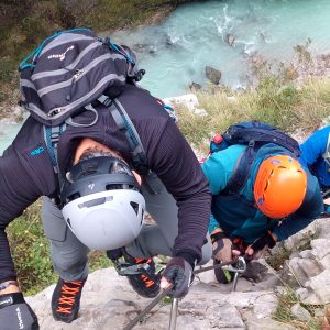 Lungo i tratti verticali della Ferrata della Memoria in Vajont
