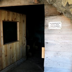 Il bivacco Craighero sulla Crete delle Chianevate