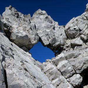 Caratteristica finestra sulla Crete delle Chianevate