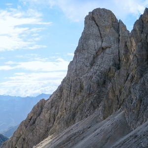 La silouette della Cima Alta di Riobianco: lo Spigolo Nord è facilmente riconoscibile contro il cielo