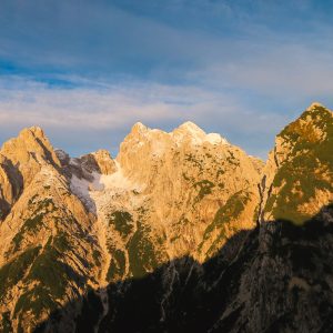 L'alto circo di Riobianco: da sx a dx - Cima Alta di Riobianco; - Forcella del Vallone; - Cima del Vallone; - Cima di Riofreddo; - Vette Scabre.