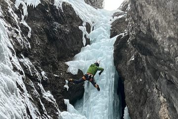Chiodando lungo la candela di Stella e Lucciole in Val di Enghe