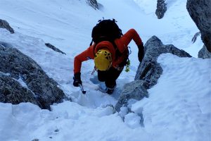 Facile canale di neve in inverno