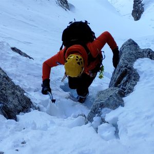 Facile canale di neve in inverno