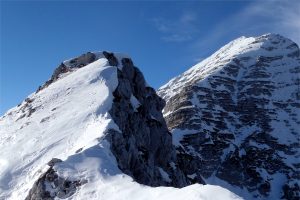 Un tratto di cresta e la parte finale della salita lungo la Cresta Est del Forato