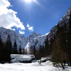 Ampia vista verso il Prisojnik dalla valle del Tamar