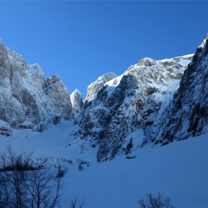 La bastionata che definisce il pendio del Kotovo Sedlo