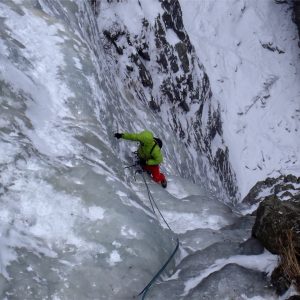 Salendo una delle belle cascate della Val Malta