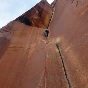 inMont_arrampicata in fessura001