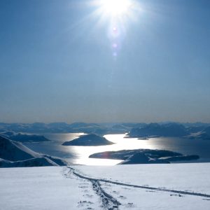 Panorama verso sud dalla pianeggiante vetta del Middagsfjellet, in Finnmark