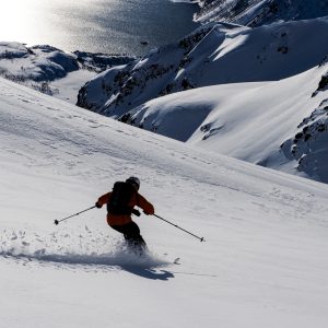 Discesa in powder dal Middagsfjellet, nel nord-ovest della Finnmark