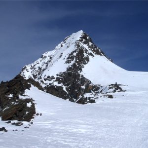 La cima del GrossGlockner vista da sopra l'Erzherzog-Johann-Hütte