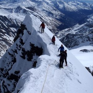 Verso la cima del GrossGlockner lungo l'estetica cresta