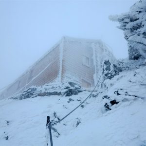 L'Erzherzog-Johann-Hütte vestito di bianco