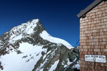Vista della cima del GrossGlockner dal Erzherzog-Johann-Hütte